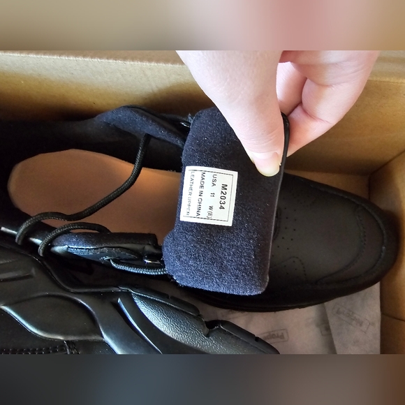 Propet Men's Black Leather Sneakers - Picture 11 of 12